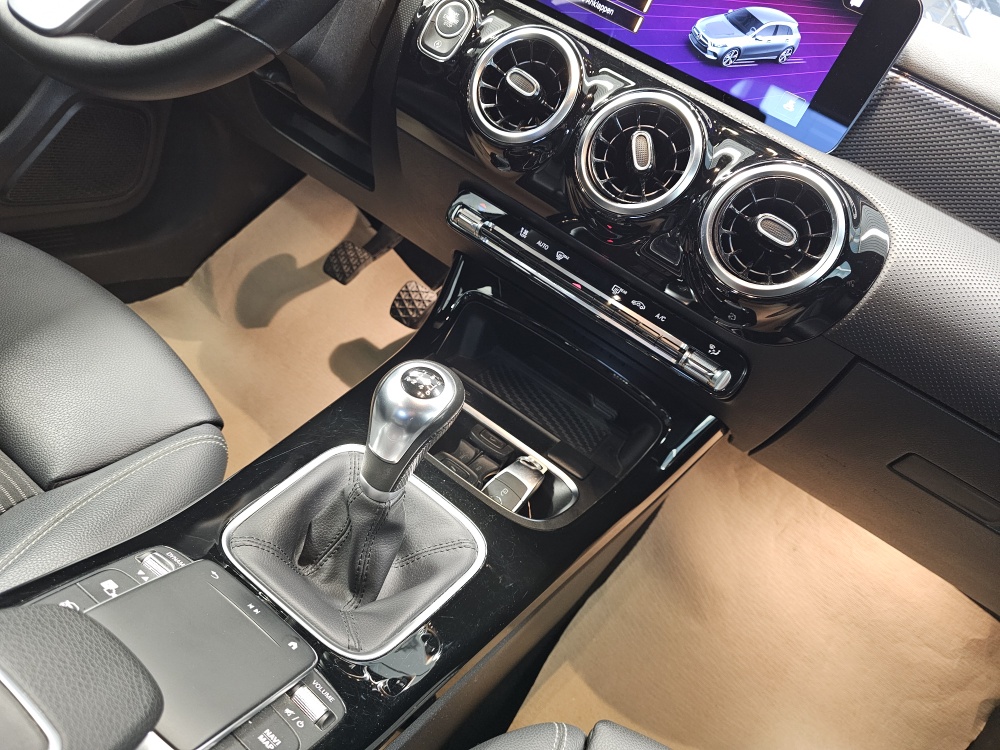 Mercedes-Benz A 200 bei Hoffmann Automobile in Wolfsburg kaufen und sofort mitnehmen - Bild 8