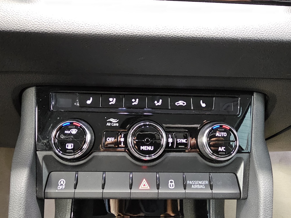 Skoda Karoq bei Hoffmann Automobile in Wolfsburg kaufen und sofort mitnehmen - Bild 10