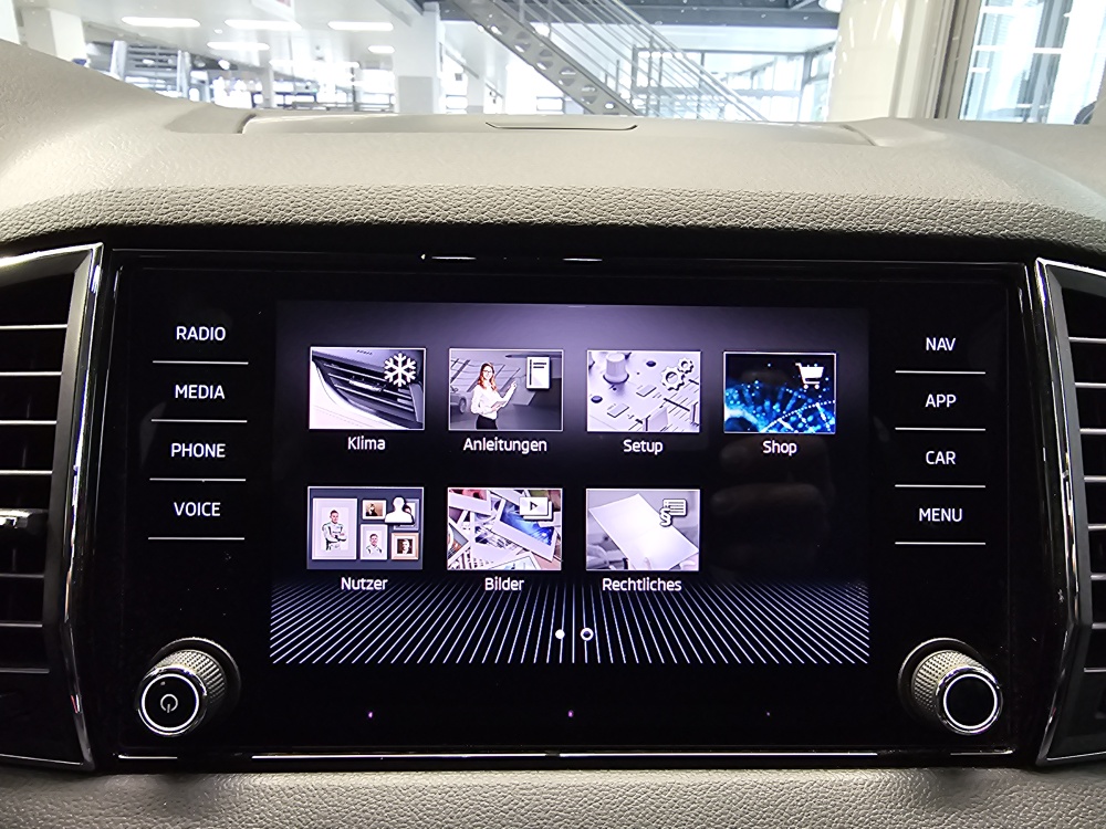 Skoda Karoq bei Hoffmann Automobile in Wolfsburg kaufen und sofort mitnehmen - Bild 12