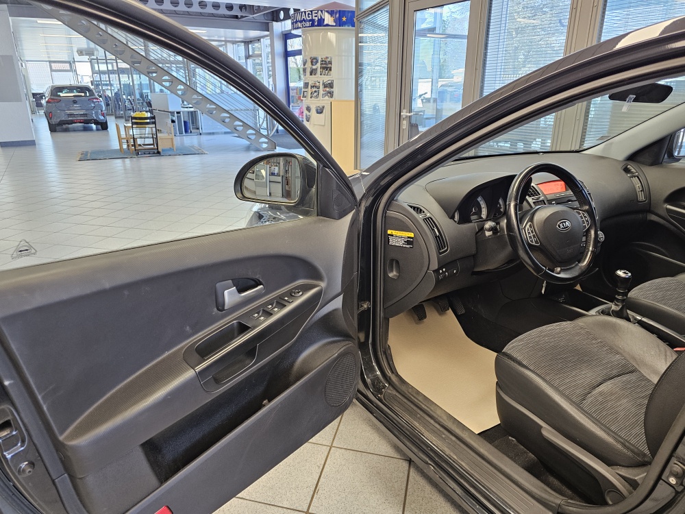 Kia Ceed bei Hoffmann Automobile in Wolfsburg kaufen und sofort mitnehmen - Bild 17