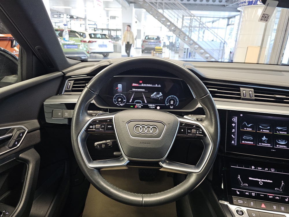 Audi e-tron bei Hoffmann Automobile in Wolfsburg kaufen und sofort mitnehmen - Bild 24