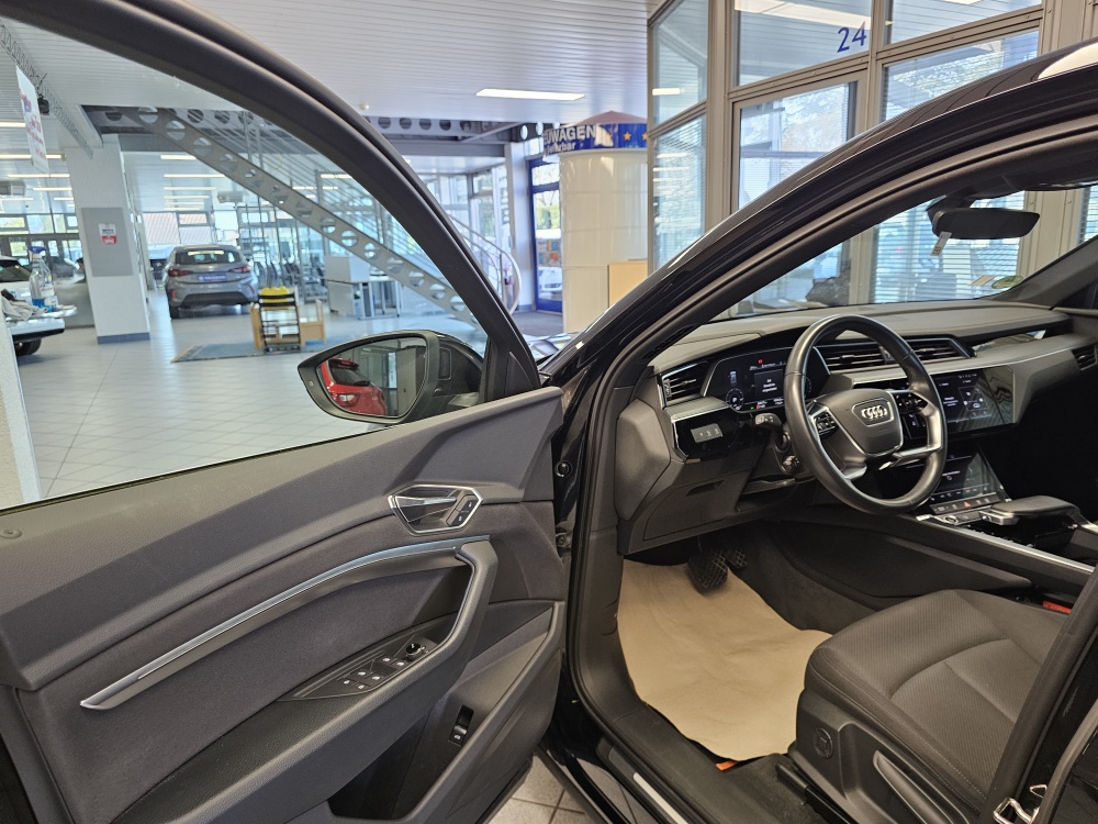Audi e-tron bei Hoffmann Automobile in Wolfsburg kaufen und sofort mitnehmen - Bild 28