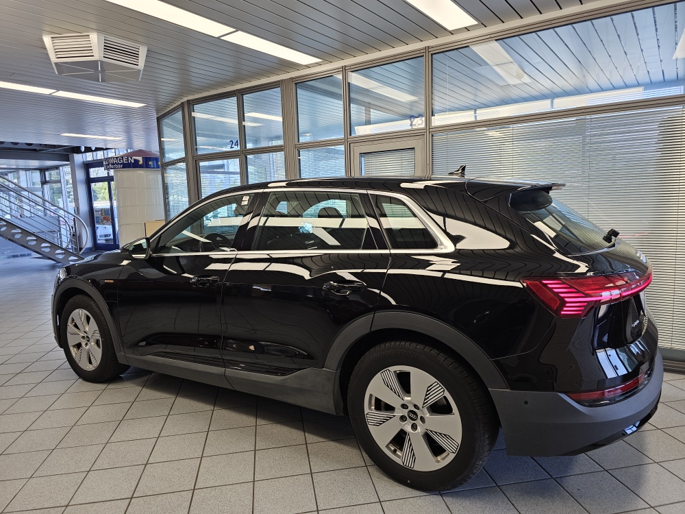 Audi e-tron bei Hoffmann Automobile in Wolfsburg kaufen und sofort mitnehmen - Bild 30