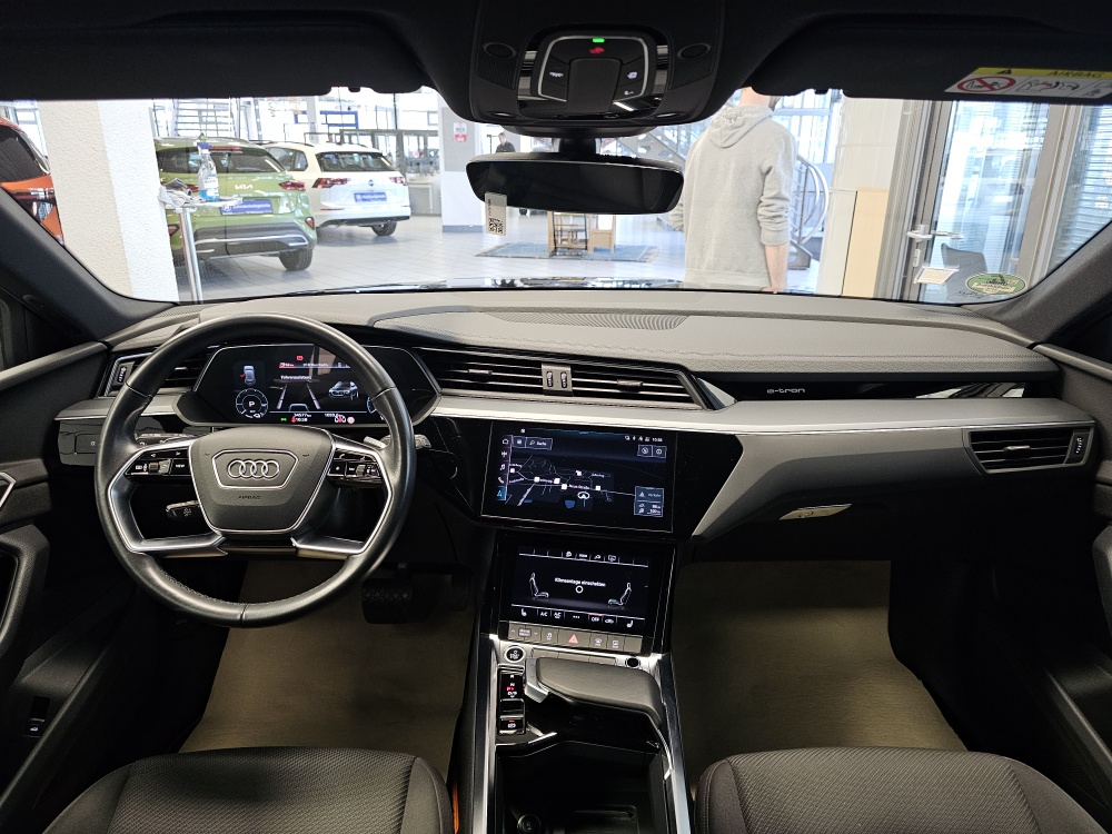 Audi e-tron bei Hoffmann Automobile in Wolfsburg kaufen und sofort mitnehmen - Bild 7