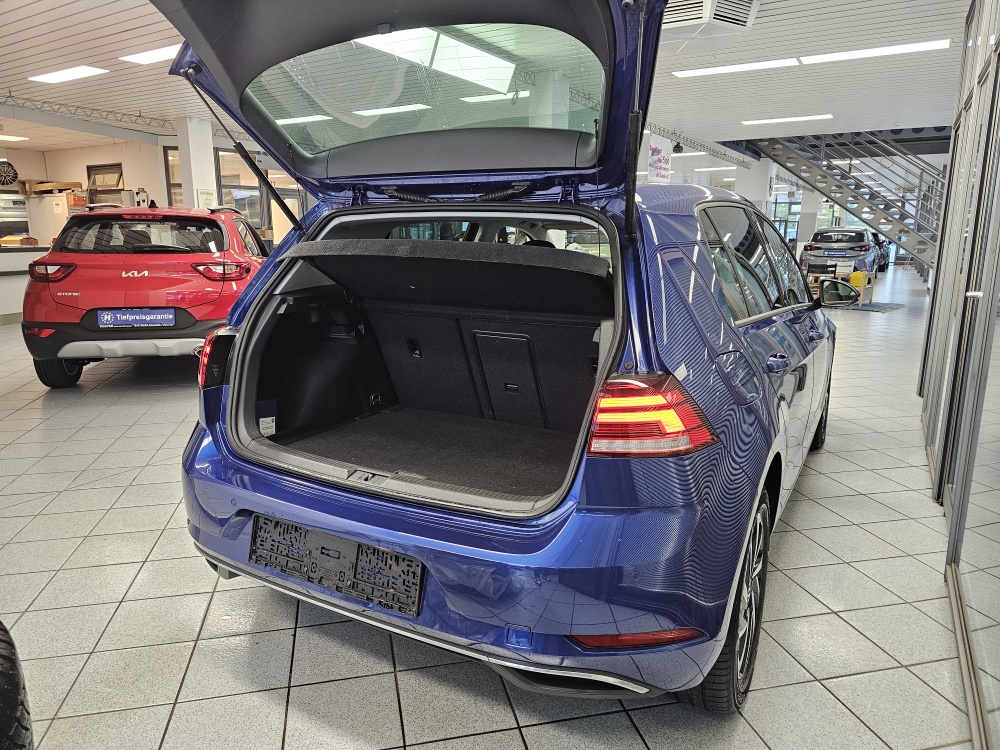 VW Golf bei Hoffmann Automobile in Wolfsburg kaufen und sofort mitnehmen - Bild 2