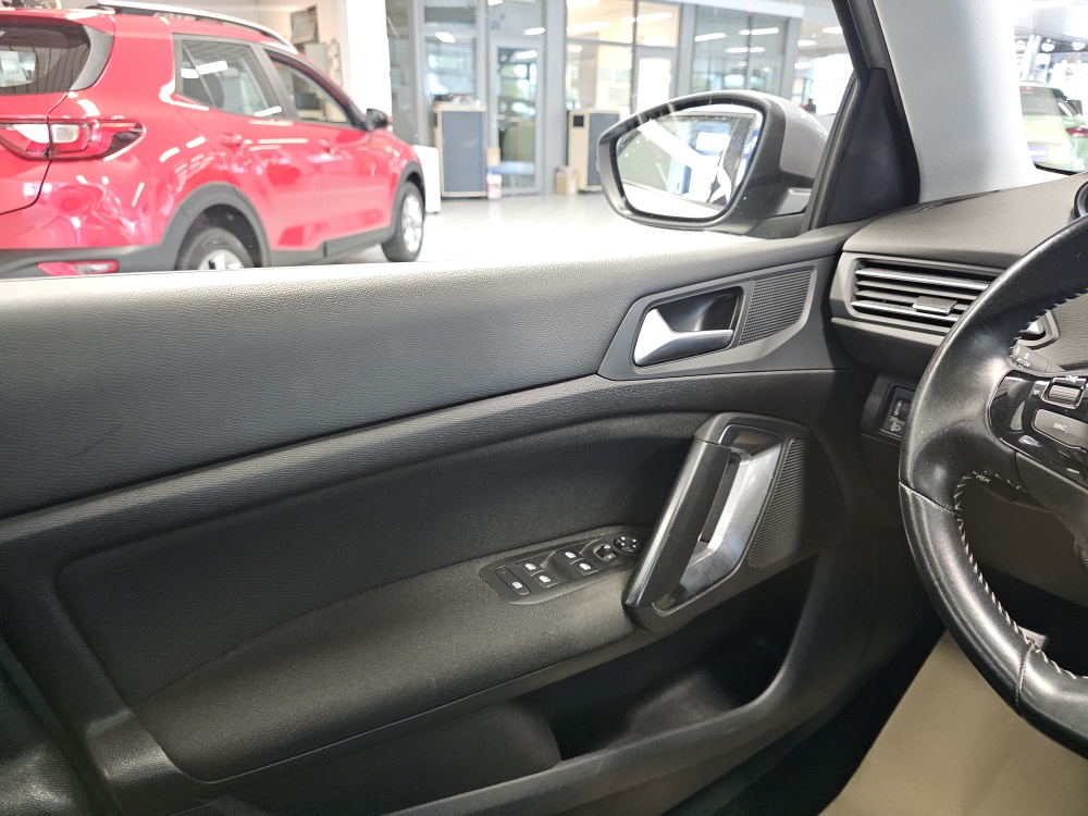 Peugeot 308 SW bei Hoffmann Automobile in Wolfsburg kaufen und sofort mitnehmen - Bild 14