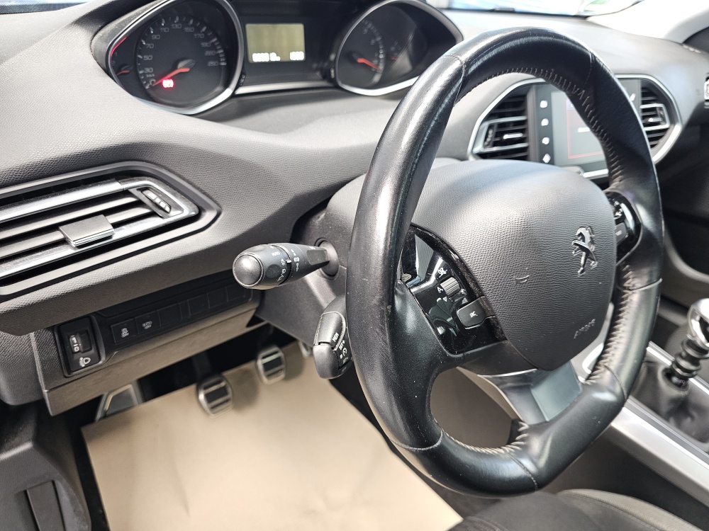 Peugeot 308 SW bei Hoffmann Automobile in Wolfsburg kaufen und sofort mitnehmen - Bild 16