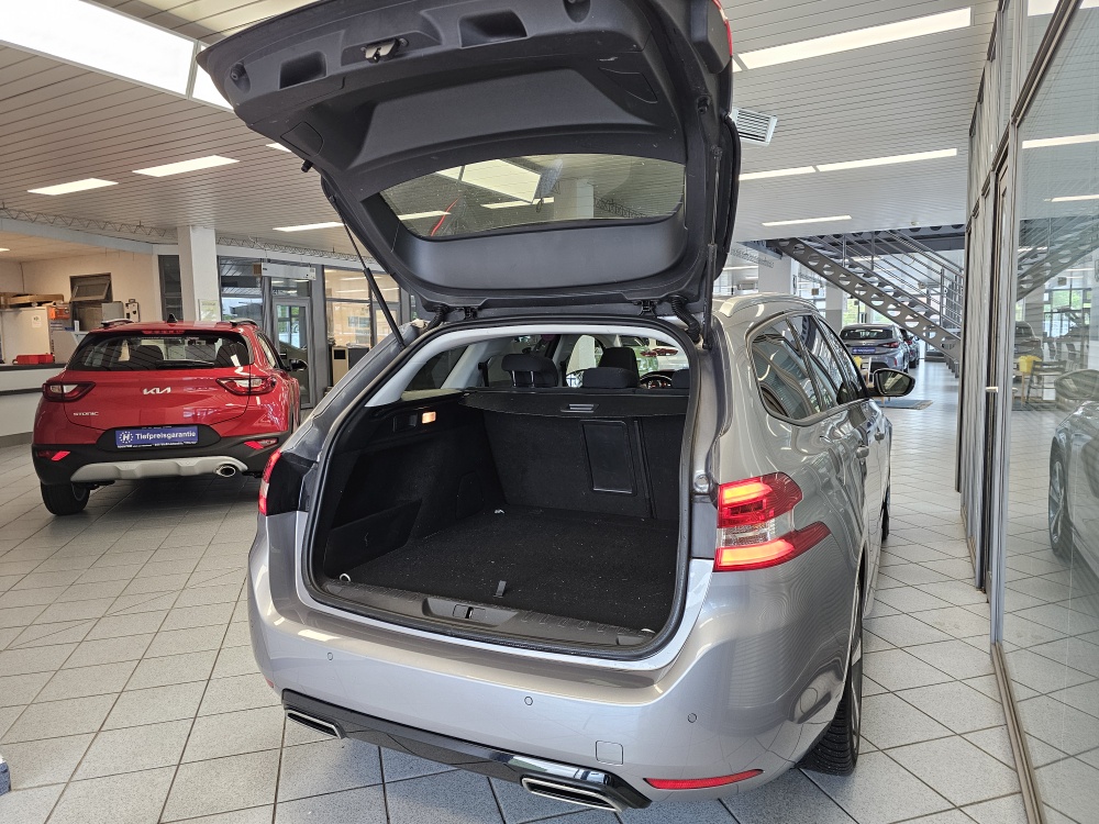 Peugeot 308 SW bei Hoffmann Automobile in Wolfsburg kaufen und sofort mitnehmen - Bild 2