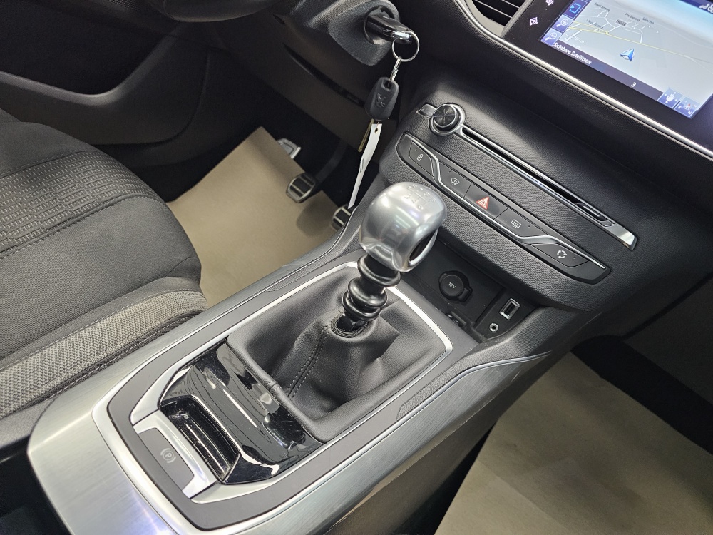 Peugeot 308 SW bei Hoffmann Automobile in Wolfsburg kaufen und sofort mitnehmen - Bild 7