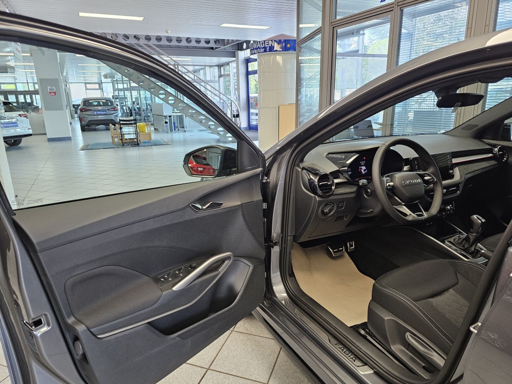 Skoda Fabia bei Hoffmann Automobile in Wolfsburg kaufen und sofort mitnehmen - Bild 22