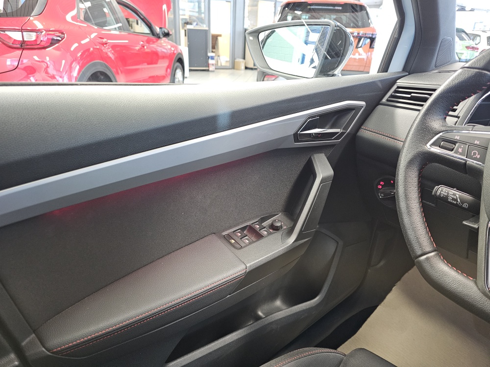 Seat Arona bei Hoffmann Automobile in Wolfsburg kaufen und sofort mitnehmen - Bild 18