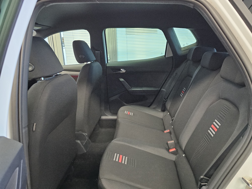 Seat Arona bei Hoffmann Automobile in Wolfsburg kaufen und sofort mitnehmen - Bild 4
