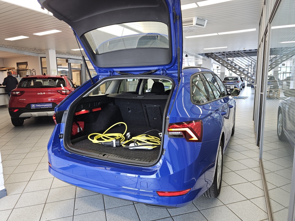 Skoda Octavia Combi bei Hoffmann Automobile in Wolfsburg kaufen und sofort mitnehmen - Bild 2