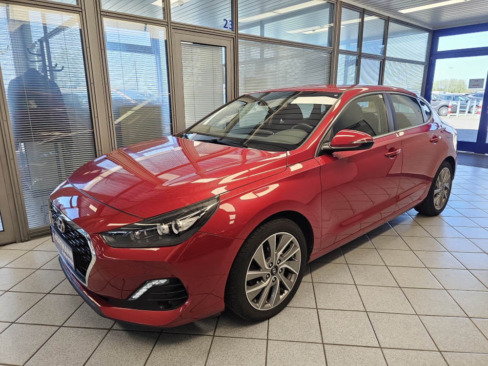 Hyundai i30 Fastback Style für nur 15.300,- € bei Hoffmann Automobile in Wolfsburg kaufen und sofort mitnehmen