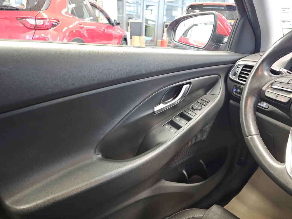 Hyundai i30 Fastback bei Hoffmann Automobile in Wolfsburg kaufen und sofort mitnehmen - Bild 18