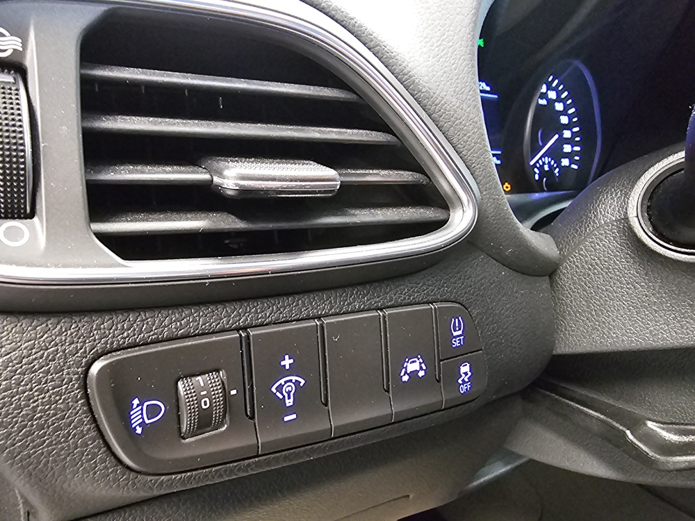 Hyundai i30 Fastback bei Hoffmann Automobile in Wolfsburg kaufen und sofort mitnehmen - Bild 21