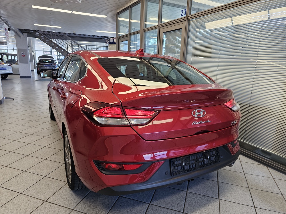 Hyundai i30 Fastback bei Hoffmann Automobile in Wolfsburg kaufen und sofort mitnehmen - Bild 4