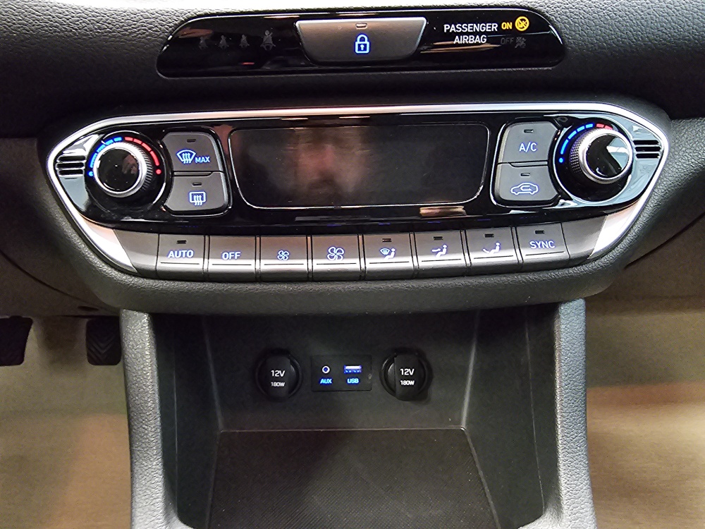 Hyundai i30 Fastback bei Hoffmann Automobile in Wolfsburg kaufen und sofort mitnehmen - Bild 9