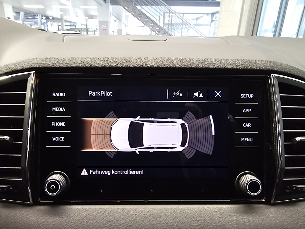 Skoda Karoq bei Hoffmann Automobile in Wolfsburg kaufen und sofort mitnehmen - Bild 12