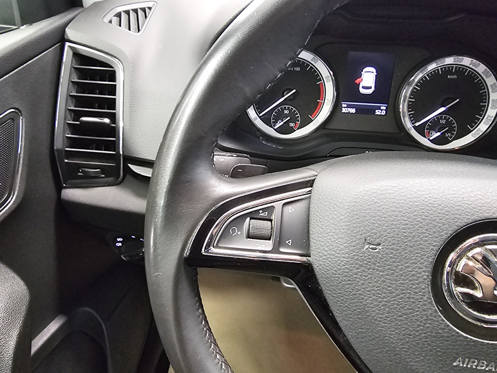 Skoda Karoq bei Hoffmann Automobile in Wolfsburg kaufen und sofort mitnehmen - Bild 14