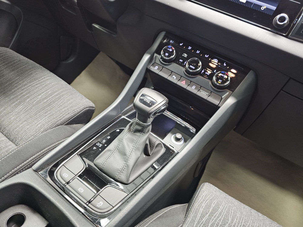 Skoda Karoq bei Hoffmann Automobile in Wolfsburg kaufen und sofort mitnehmen - Bild 6