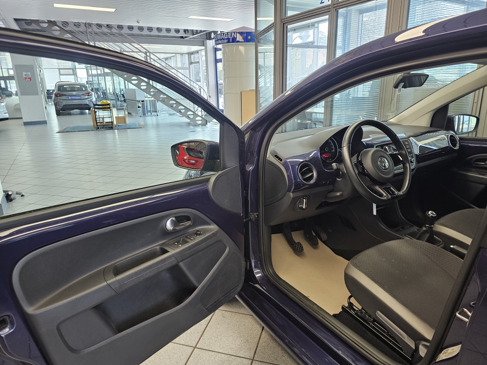 VW up! bei Hoffmann Automobile in Wolfsburg kaufen und sofort mitnehmen - Bild 12