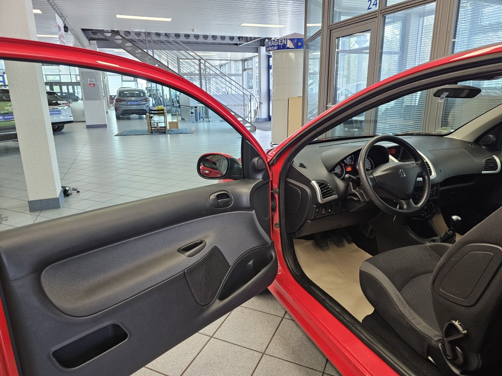 Peugeot 206 bei Hoffmann Automobile in Wolfsburg kaufen und sofort mitnehmen - Bild 12