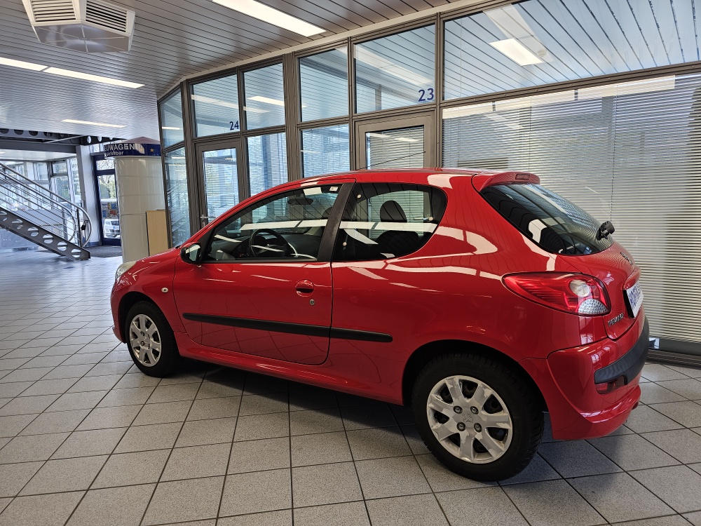 Peugeot 206 bei Hoffmann Automobile in Wolfsburg kaufen und sofort mitnehmen - Bild 13