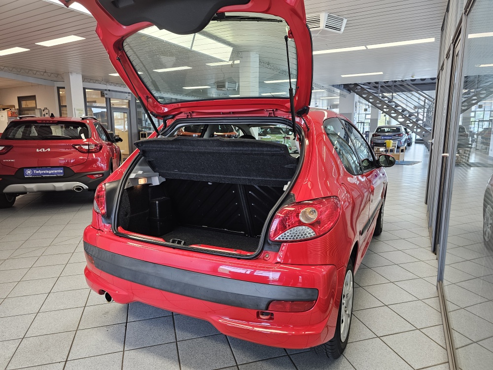 Peugeot 206 bei Hoffmann Automobile in Wolfsburg kaufen und sofort mitnehmen - Bild 2