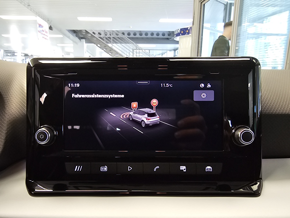 Seat Arona bei Hoffmann Automobile in Wolfsburg kaufen und sofort mitnehmen - Bild 13