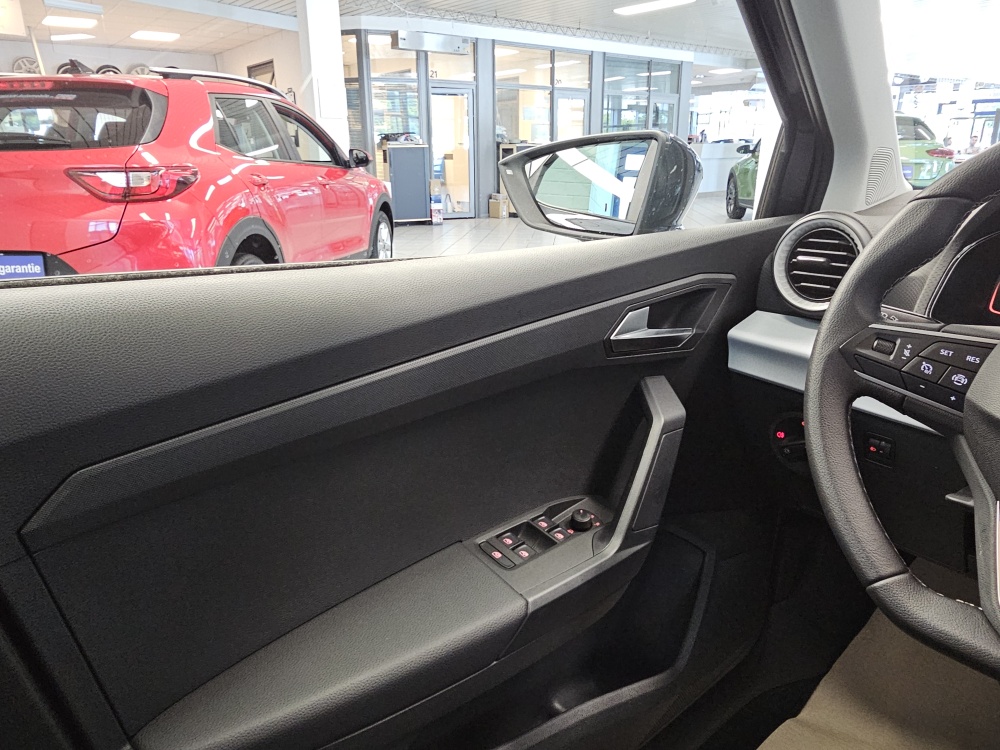Seat Arona bei Hoffmann Automobile in Wolfsburg kaufen und sofort mitnehmen - Bild 17