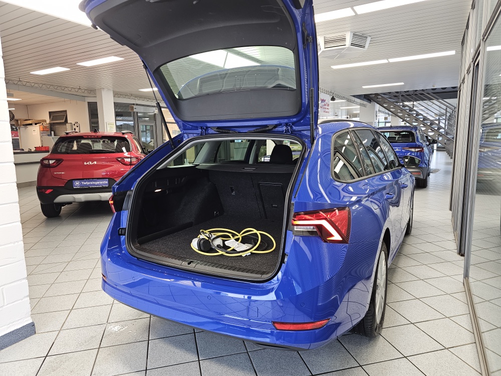 Skoda Octavia Combi bei Hoffmann Automobile in Wolfsburg kaufen und sofort mitnehmen - Bild 2