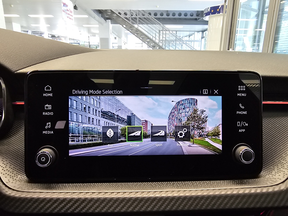 Skoda Scala bei Hoffmann Automobile in Wolfsburg kaufen und sofort mitnehmen - Bild 20