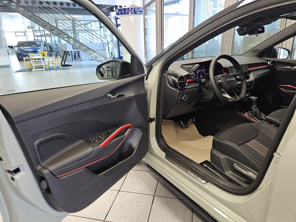 Skoda Fabia bei Hoffmann Automobile in Wolfsburg kaufen und sofort mitnehmen - Bild 23