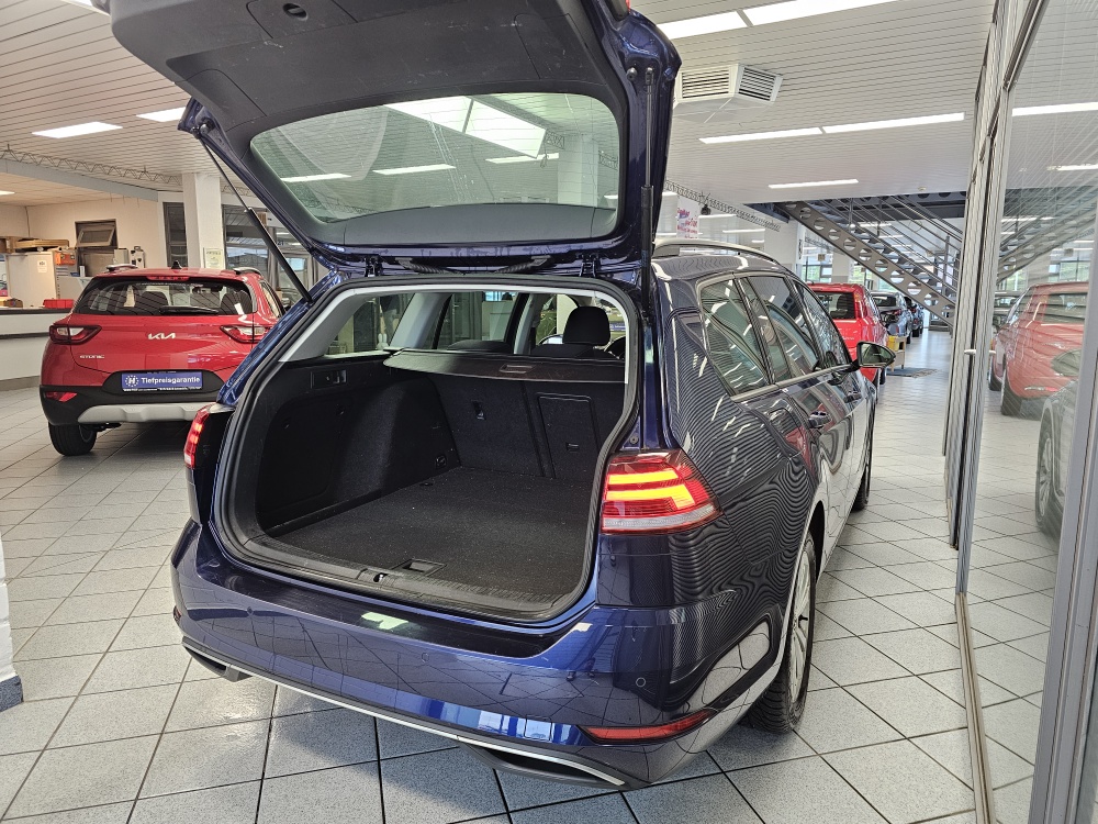 VW Golf Variant bei Hoffmann Automobile in Wolfsburg kaufen und sofort mitnehmen - Bild 2
