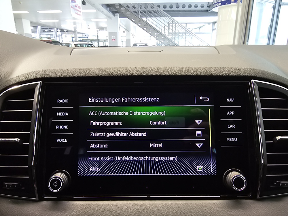 Skoda Karoq bei Hoffmann Automobile in Wolfsburg kaufen und sofort mitnehmen - Bild 14