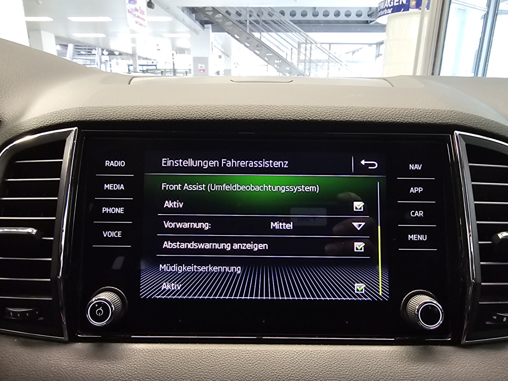 Skoda Karoq bei Hoffmann Automobile in Wolfsburg kaufen und sofort mitnehmen - Bild 15