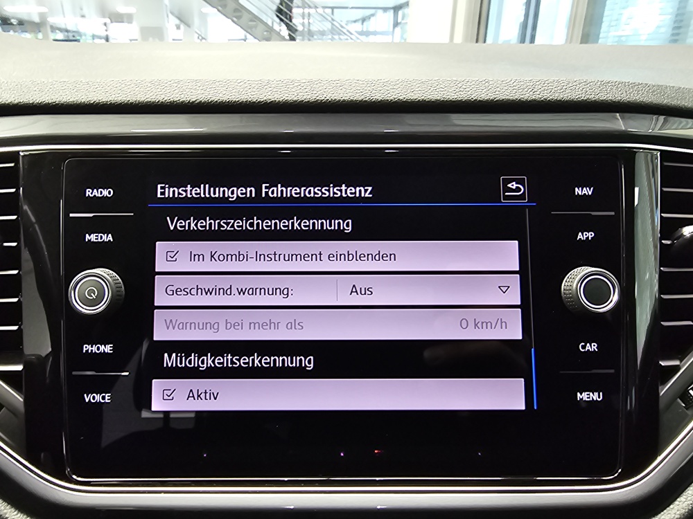 VW T-Roc bei Hoffmann Automobile in Wolfsburg kaufen und sofort mitnehmen - Bild 19