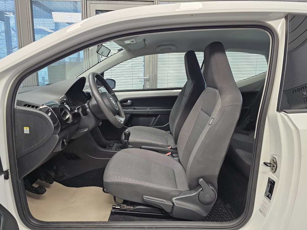 VW up! bei Hoffmann Automobile in Wolfsburg kaufen und sofort mitnehmen - Bild 11