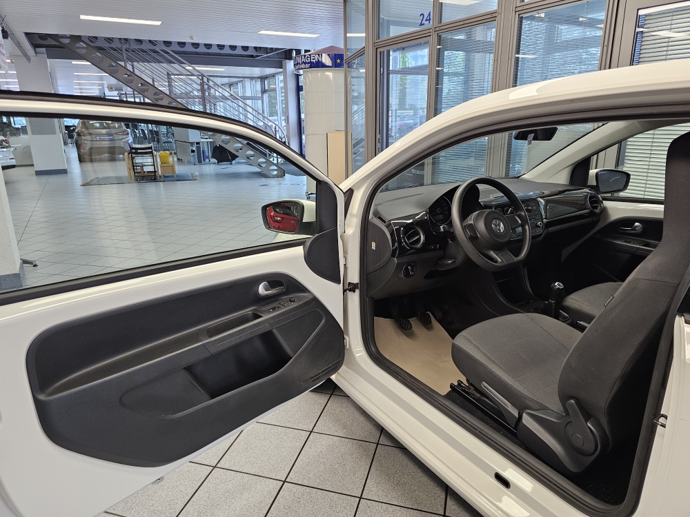 VW up! bei Hoffmann Automobile in Wolfsburg kaufen und sofort mitnehmen - Bild 12