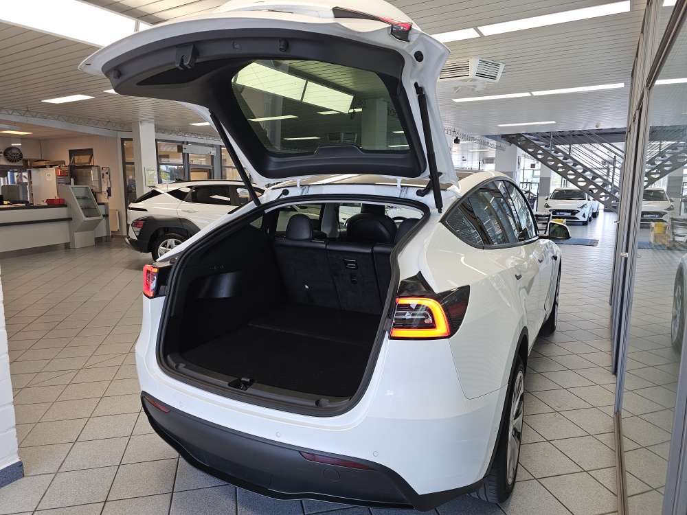 Tesla Model Y bei Hoffmann Automobile in Wolfsburg kaufen und sofort mitnehmen - Bild 2