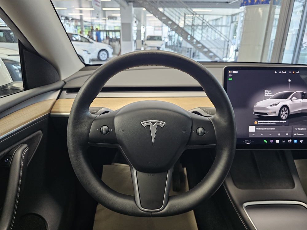 Tesla Model Y bei Hoffmann Automobile in Wolfsburg kaufen und sofort mitnehmen - Bild 22