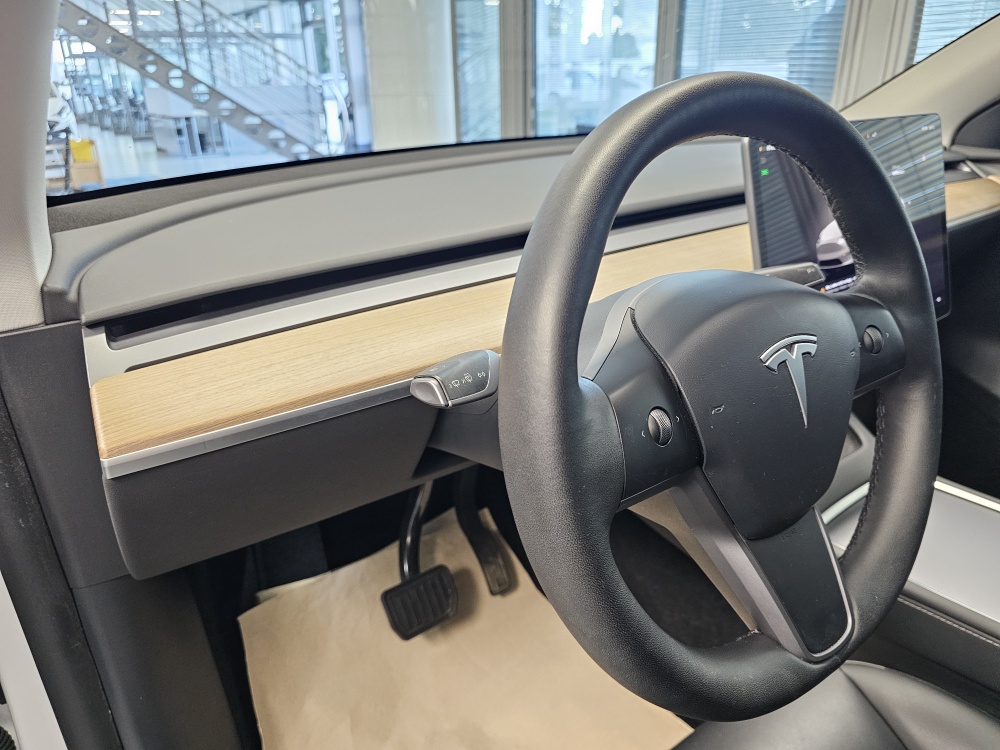 Tesla Model Y bei Hoffmann Automobile in Wolfsburg kaufen und sofort mitnehmen - Bild 23
