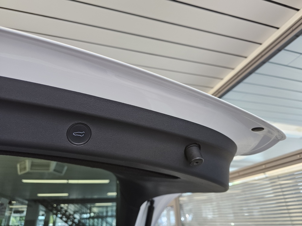 Tesla Model Y bei Hoffmann Automobile in Wolfsburg kaufen und sofort mitnehmen - Bild 3