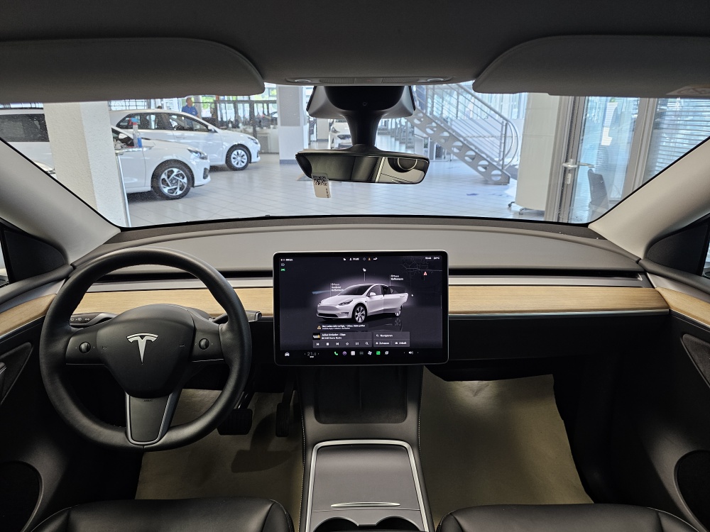 Tesla Model Y bei Hoffmann Automobile in Wolfsburg kaufen und sofort mitnehmen - Bild 9