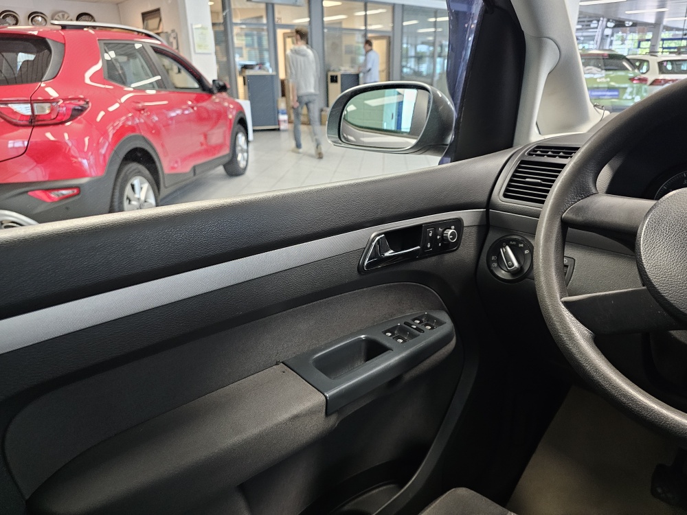 VW Touran bei Hoffmann Automobile in Wolfsburg kaufen und sofort mitnehmen - Bild 11
