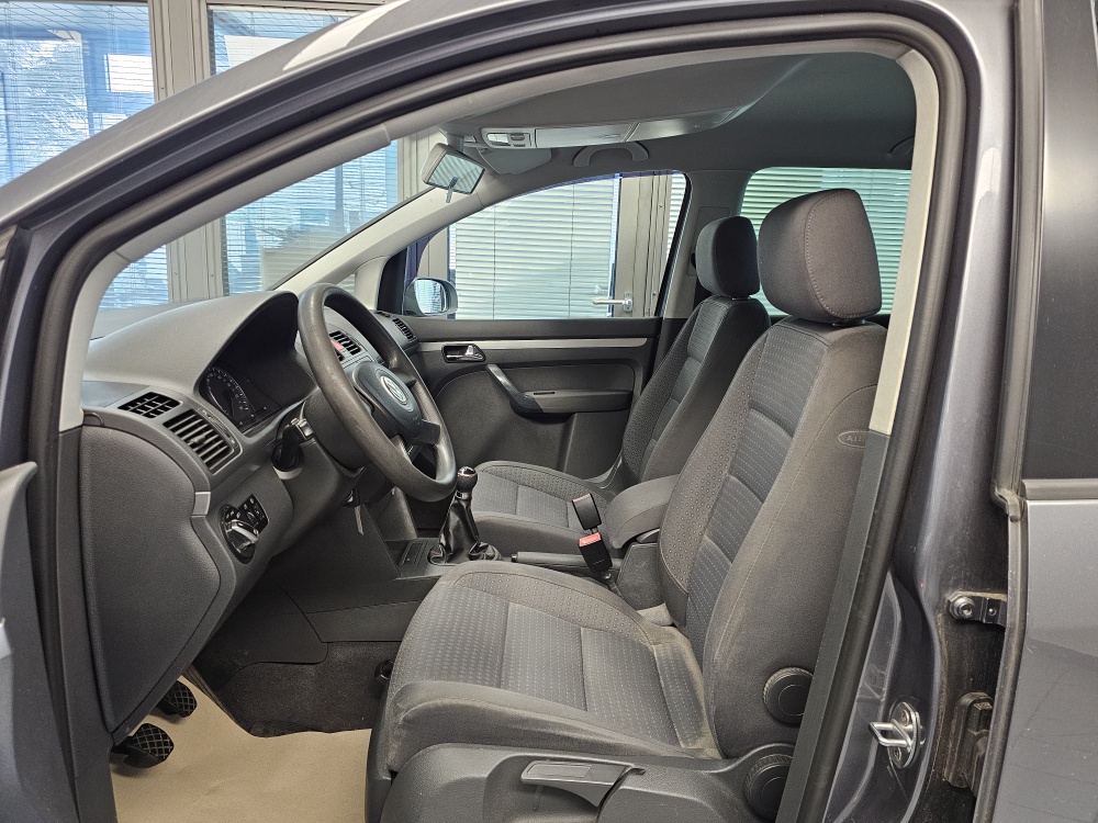 VW Touran bei Hoffmann Automobile in Wolfsburg kaufen und sofort mitnehmen - Bild 14