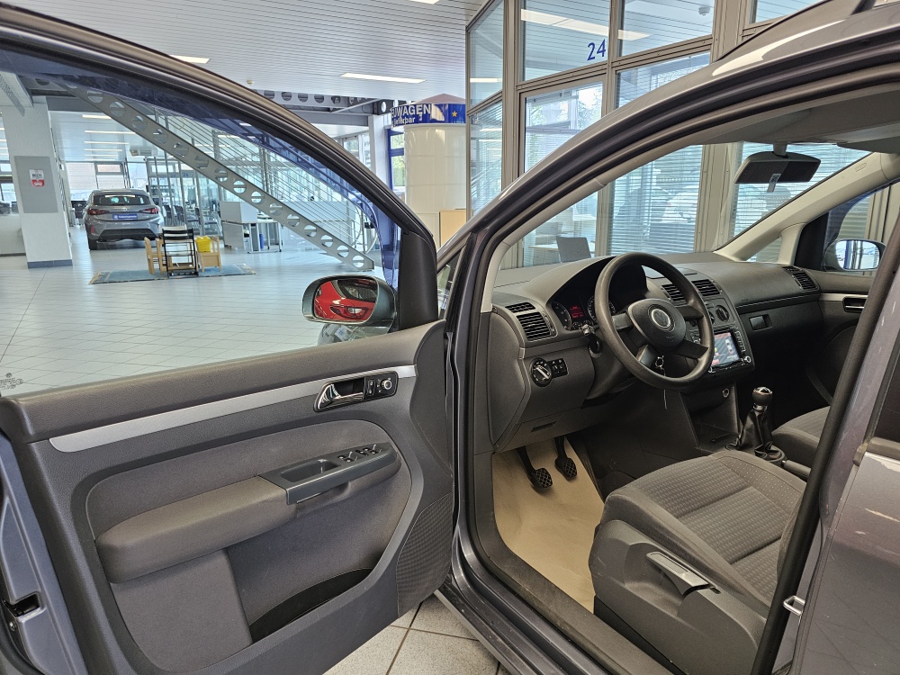VW Touran bei Hoffmann Automobile in Wolfsburg kaufen und sofort mitnehmen - Bild 15