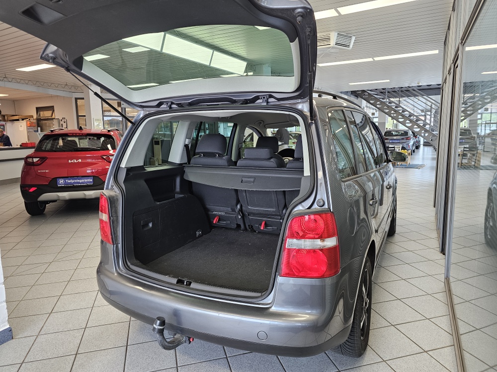 VW Touran bei Hoffmann Automobile in Wolfsburg kaufen und sofort mitnehmen - Bild 2