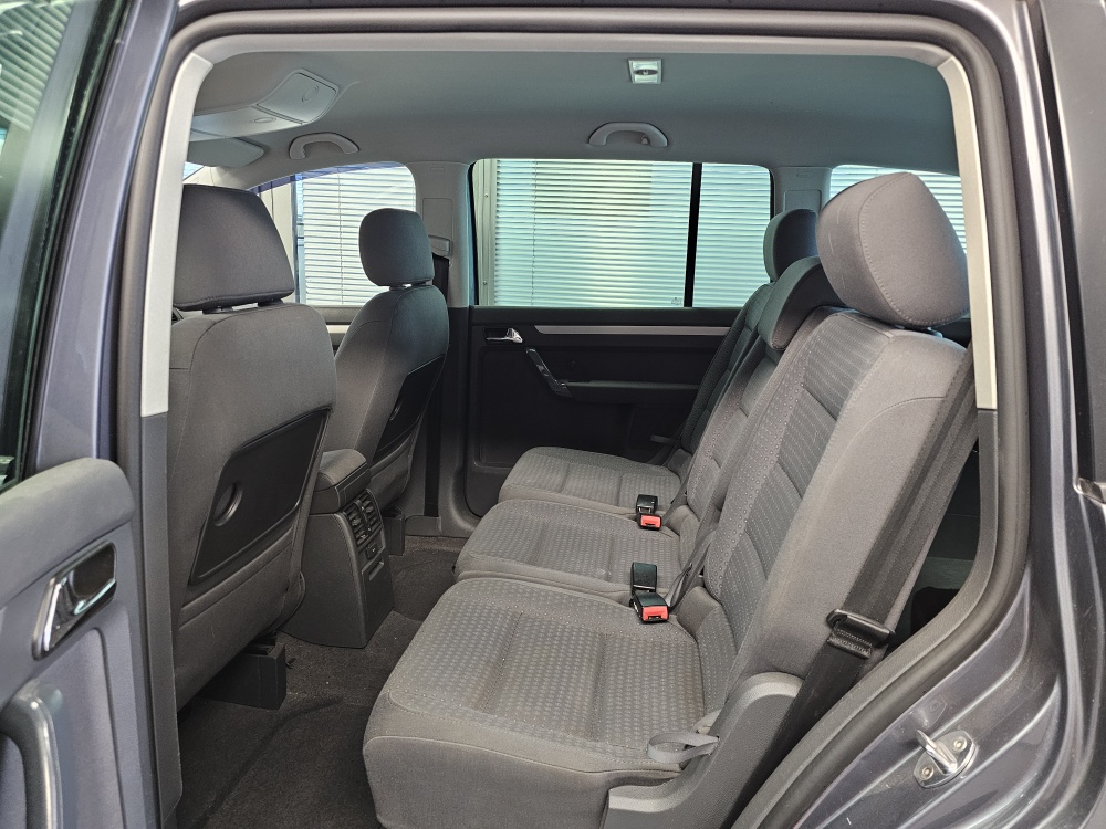 VW Touran bei Hoffmann Automobile in Wolfsburg kaufen und sofort mitnehmen - Bild 5